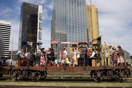 Venimos-de-muy-lejos.-La-pelcula-w