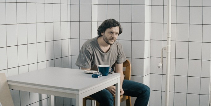 cae_la_noche_en_bucarest_1_Ew